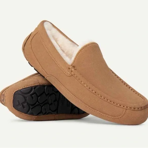 UGG | Shoes | Ugg Tan Slippers Nwot Size 9 | Poshmark display picture 1
